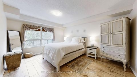 Photo 13 at 327 - 900 Bogart Mill Trail, College Manor, Newmarket