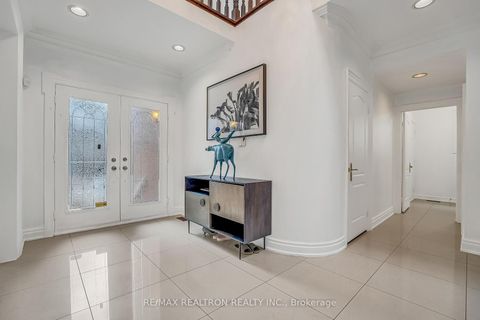 Photo 2 at 278 Dunview Avenue, Willowdale East, Toronto