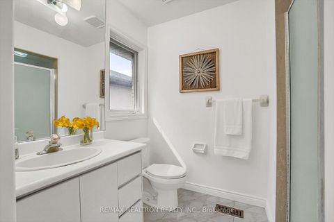 Photo 36 at 278 Dunview Avenue, Willowdale East, Toronto