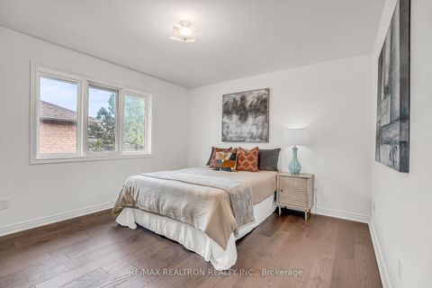 Photo 37 at 278 Dunview Avenue, Willowdale East, Toronto