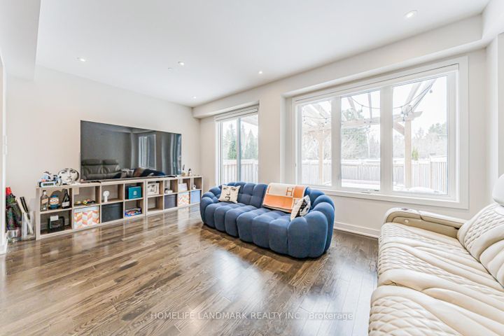 Photo 7 at 62 Helliwell Crescent, Oak Ridges Lake Wilcox, Richmond Hill