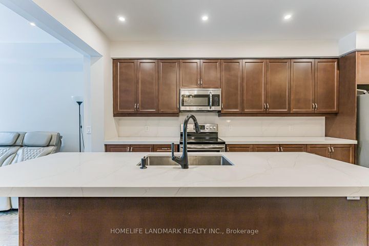 Photo 10 at 62 Helliwell Crescent, Oak Ridges Lake Wilcox, Richmond Hill