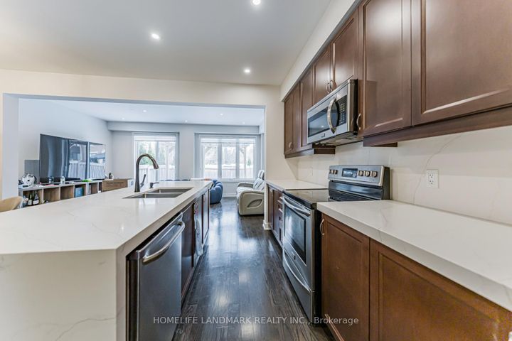Photo 15 at 62 Helliwell Crescent, Oak Ridges Lake Wilcox, Richmond Hill