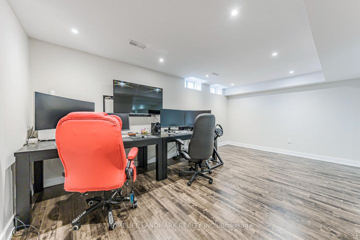 Photo 44 at 62 Helliwell Crescent, Oak Ridges Lake Wilcox, Richmond Hill