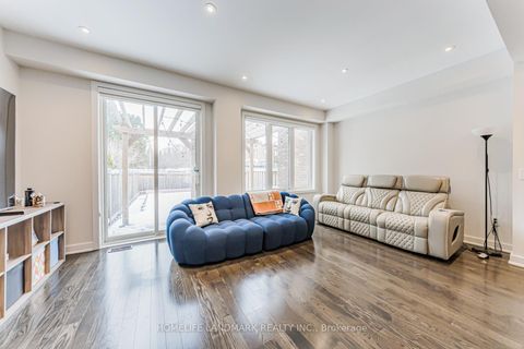 Photo 6 at 62 Helliwell Crescent, Oak Ridges Lake Wilcox, Richmond Hill