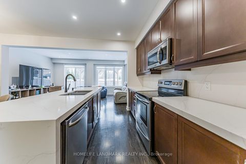Photo 15 at 62 Helliwell Crescent, Oak Ridges Lake Wilcox, Richmond Hill