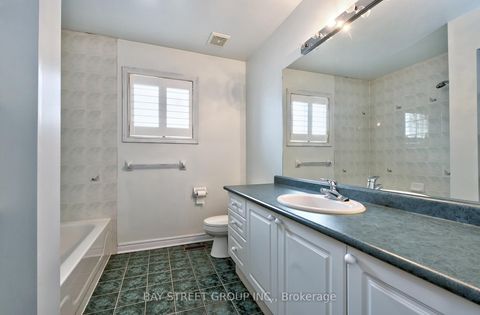 Photo 23 at 43 English Oak Drive, Oak Ridges Lake Wilcox, Richmond Hill