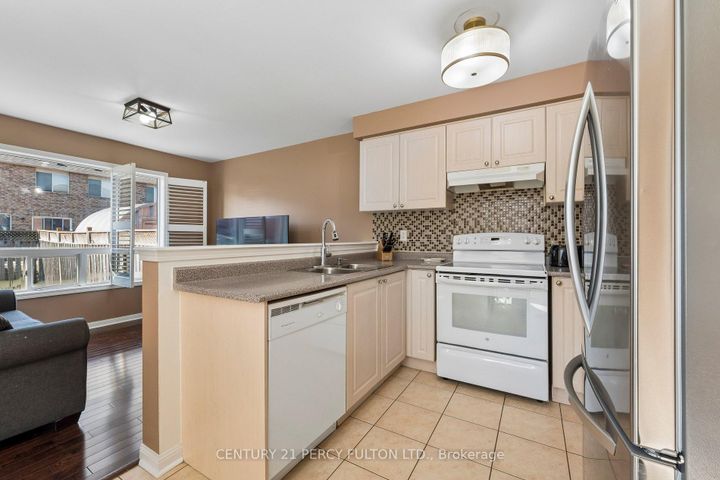 Photo 10 at 78 Herdwick Street, Gore Industrial North, Brampton