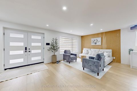 Photo 3 at 26 Farley Crescent, Richview, Toronto