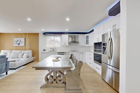 Photo 8 at 26 Farley Crescent, Richview, Toronto