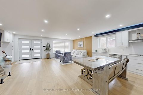 Photo 9 at 26 Farley Crescent, Richview, Toronto