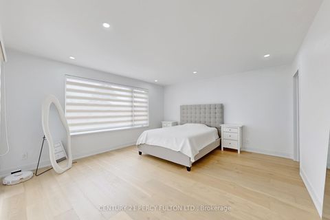 Photo 14 at 26 Farley Crescent, Richview, Toronto