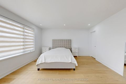 Photo 15 at 26 Farley Crescent, Richview, Toronto