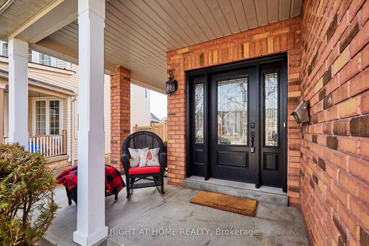 Photo 5 at 1225 Leacock Court, Taunton, Oshawa