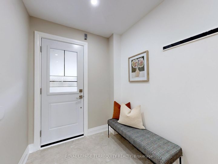 Photo 3 at 122 - 455 Apache Court, Hurontario, Mississauga