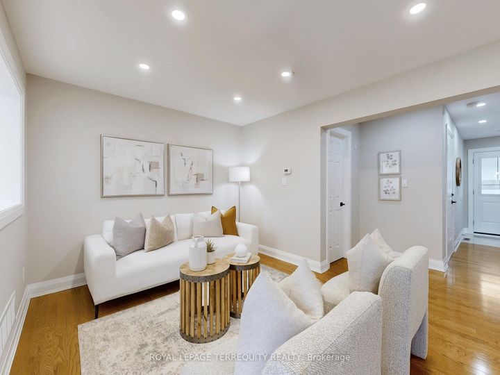 Photo 5 at 122 - 455 Apache Court, Hurontario, Mississauga