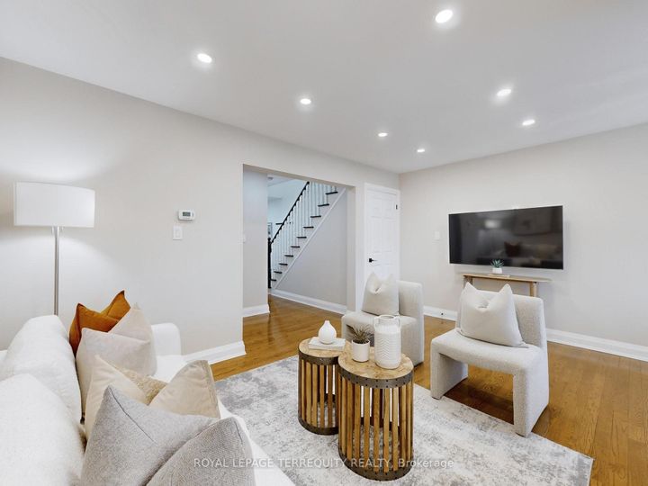 Photo 6 at 122 - 455 Apache Court, Hurontario, Mississauga