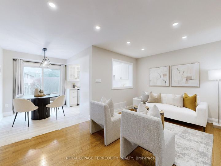 Photo 8 at 122 - 455 Apache Court, Hurontario, Mississauga