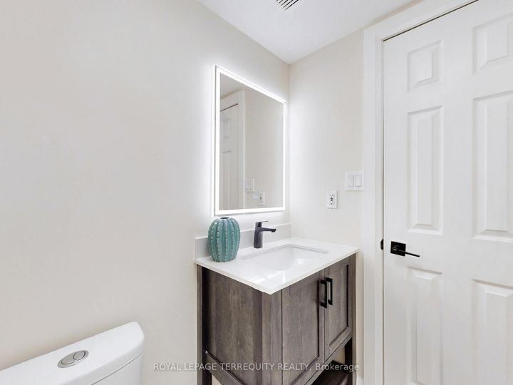 Photo 9 at 122 - 455 Apache Court, Hurontario, Mississauga