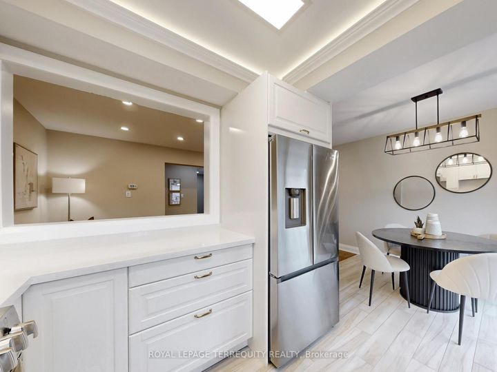 Photo 14 at 122 - 455 Apache Court, Hurontario, Mississauga