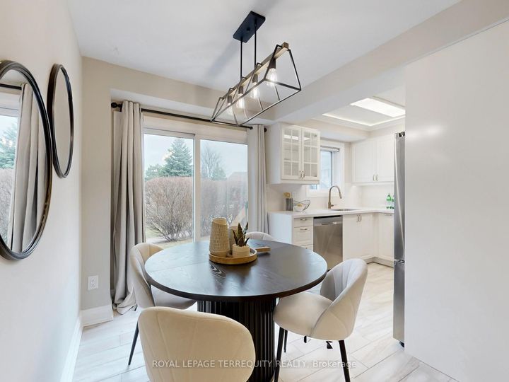 Photo 15 at 122 - 455 Apache Court, Hurontario, Mississauga