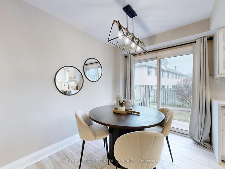 Photo 16 at 122 - 455 Apache Court, Hurontario, Mississauga