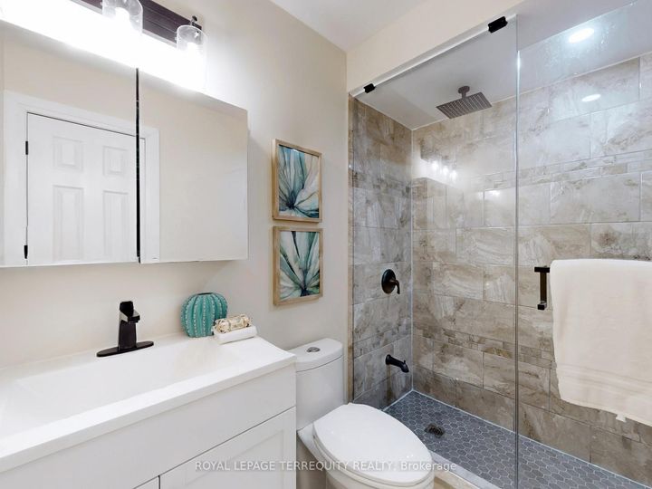 Photo 20 at 122 - 455 Apache Court, Hurontario, Mississauga