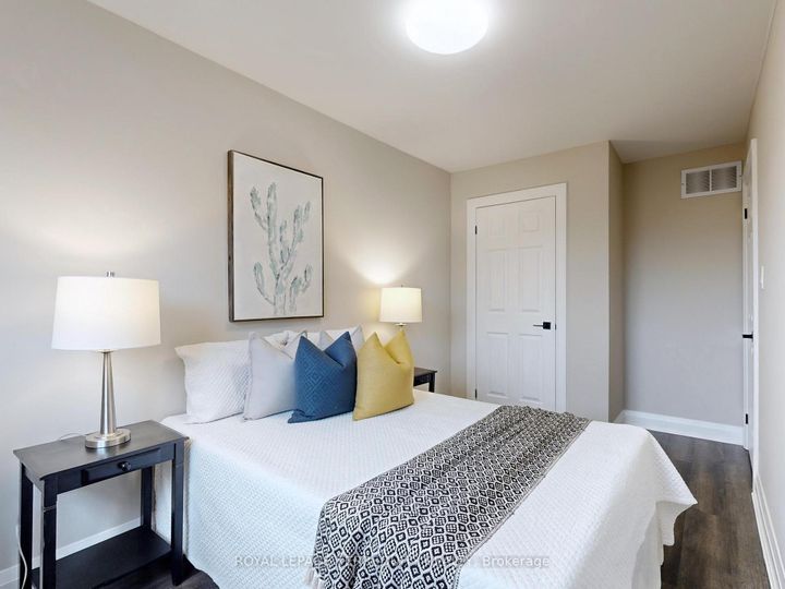 Photo 22 at 122 - 455 Apache Court, Hurontario, Mississauga