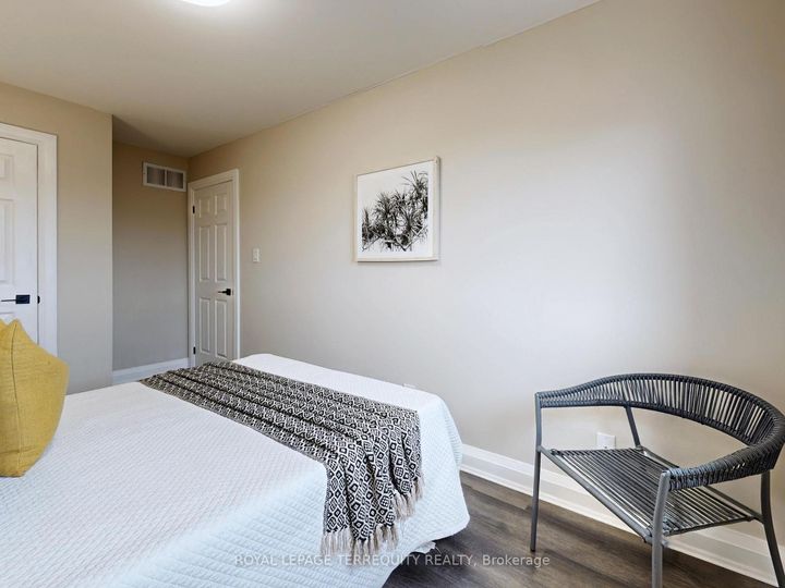 Photo 23 at 122 - 455 Apache Court, Hurontario, Mississauga