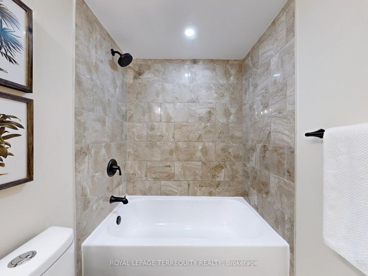 Photo 28 at 122 - 455 Apache Court, Hurontario, Mississauga