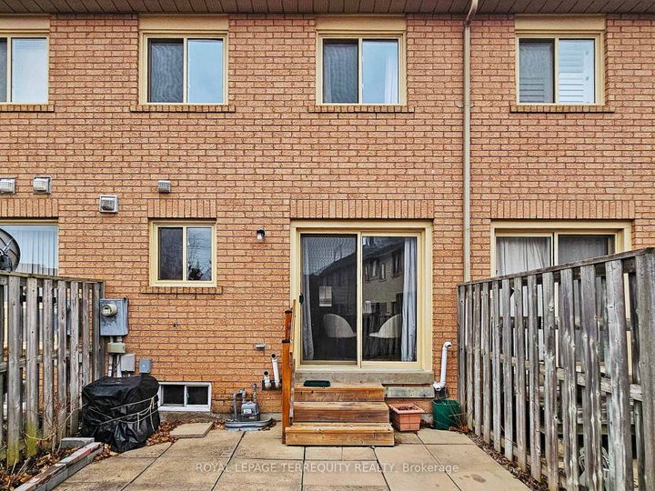 Photo 34 at 122 - 455 Apache Court, Hurontario, Mississauga