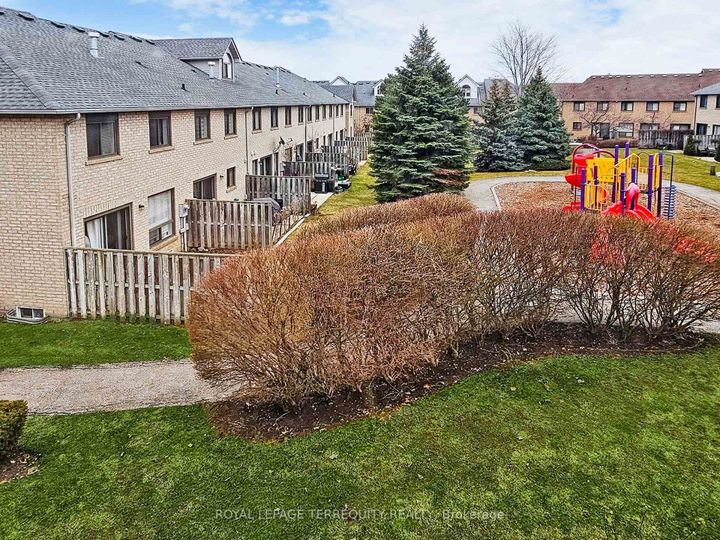 Photo 35 at 122 - 455 Apache Court, Hurontario, Mississauga
