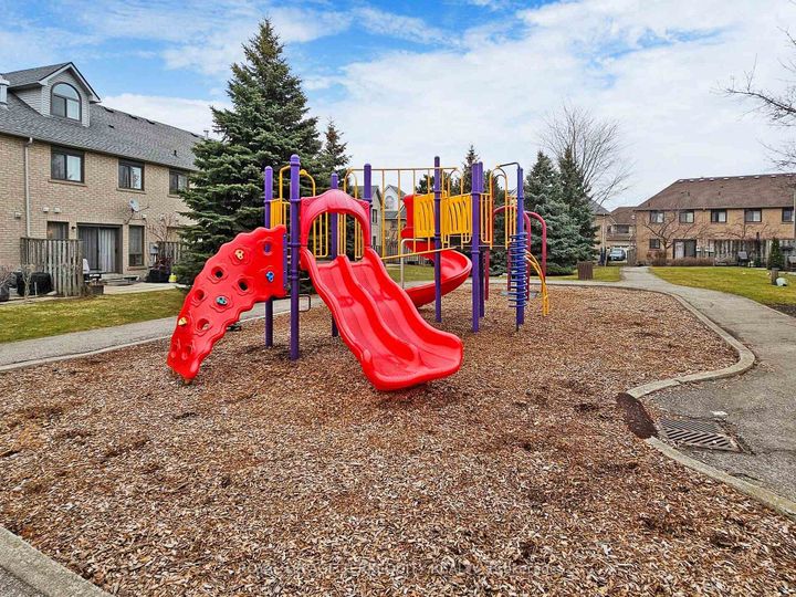 Photo 36 at 122 - 455 Apache Court, Hurontario, Mississauga
