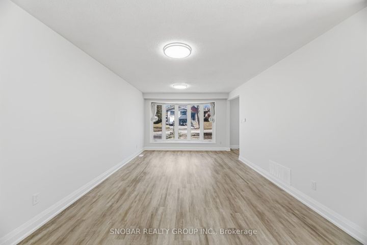 Photo 2 at 3422 Credit Heights Drive, Erindale, Mississauga