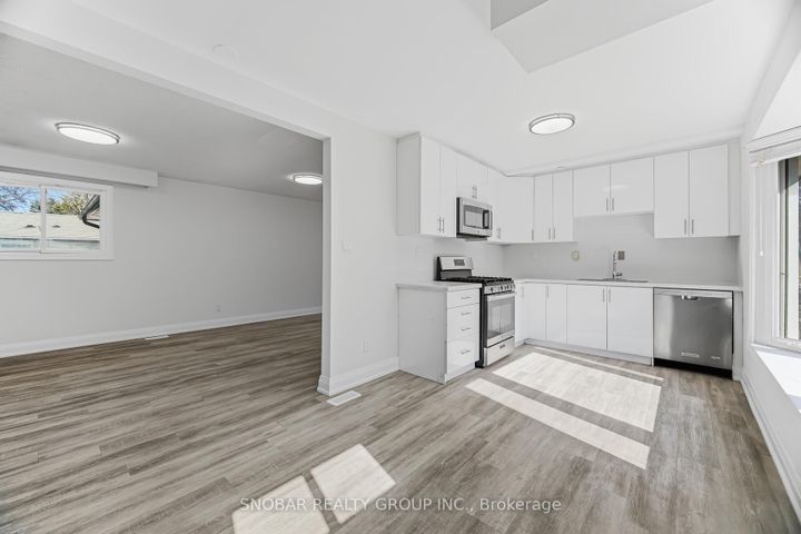 Photo 10 at 3422 Credit Heights Drive, Erindale, Mississauga