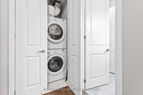 Photo 4 at 419 - 15277 Yonge Street, Aurora Village, Aurora