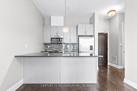 Photo 8 at 419 - 15277 Yonge Street, Aurora Village, Aurora