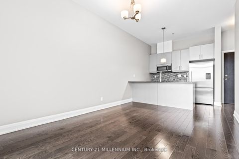 Photo 11 at 419 - 15277 Yonge Street, Aurora Village, Aurora