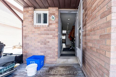 Photo 3 at 35 Corbett Drive, Grove East, Barrie