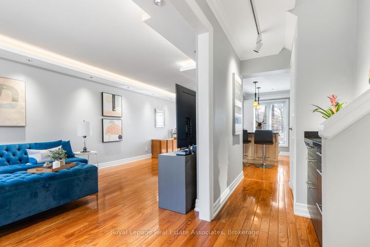 Photo 4 at 25 - 2766 Folkway Drive, Erin Mills, Mississauga