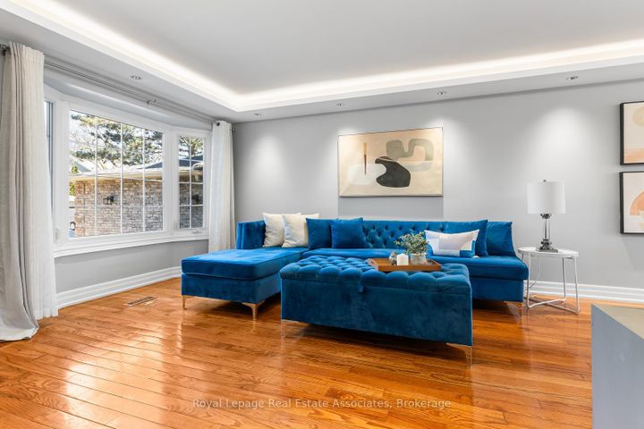 Photo 5 at 25 - 2766 Folkway Drive, Erin Mills, Mississauga