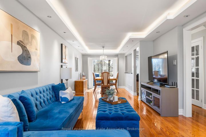 Photo 8 at 25 - 2766 Folkway Drive, Erin Mills, Mississauga