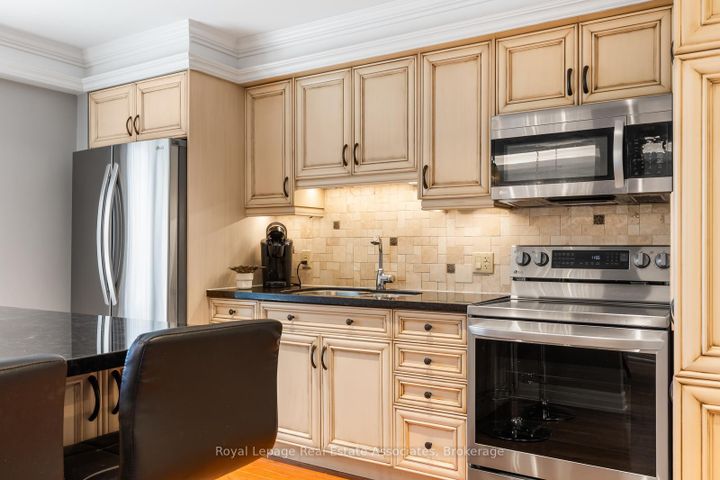 Photo 16 at 25 - 2766 Folkway Drive, Erin Mills, Mississauga