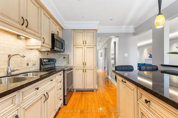 Photo 19 at 25 - 2766 Folkway Drive, Erin Mills, Mississauga