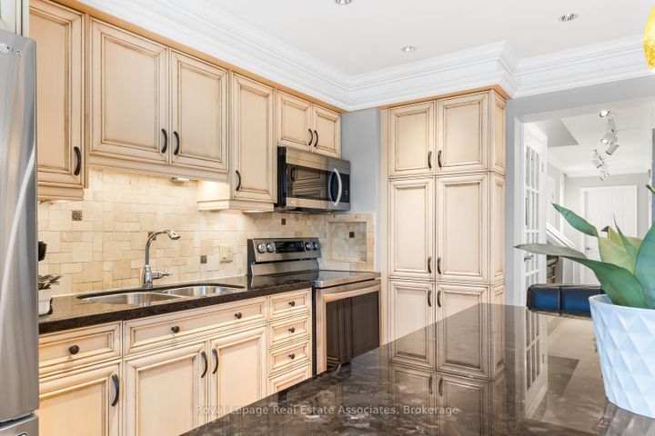 Photo 20 at 25 - 2766 Folkway Drive, Erin Mills, Mississauga