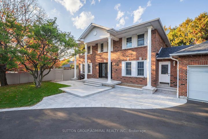 Photo 2 at 8 Beaufort Hills Road, Oak Ridges, Richmond Hill