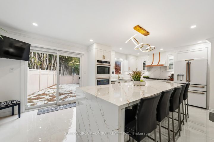 Photo 13 at 8 Beaufort Hills Road, Oak Ridges, Richmond Hill