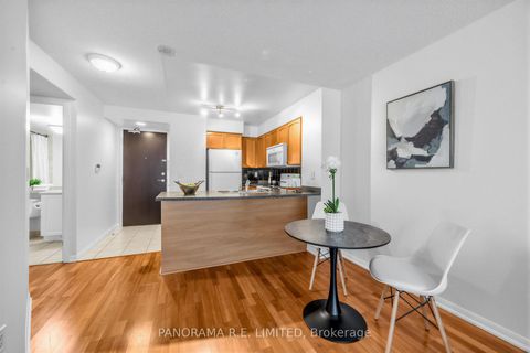 Photo 5 at 306 - 231 Fort York Boulevard, Niagara, Toronto