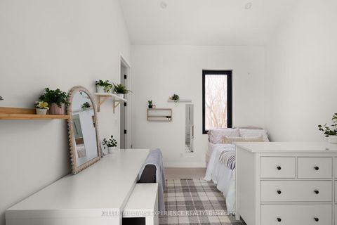 Photo 15 at 236 Cox Mill Road, Painswick North, Barrie