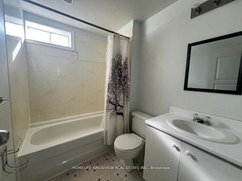 Photo 5 at 1 Charleson Drive, Holly, Barrie